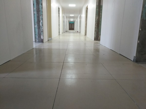 山东新泰市第三人民医院瓷砖地面翻新