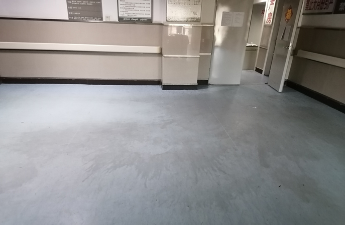 塑立得对塑胶地板翻新后的耐磨性和普通地板漆相比如何？