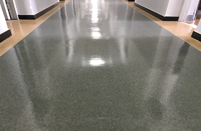 实验室使用的 PVC 地板保养神器--塑立得防护涂料