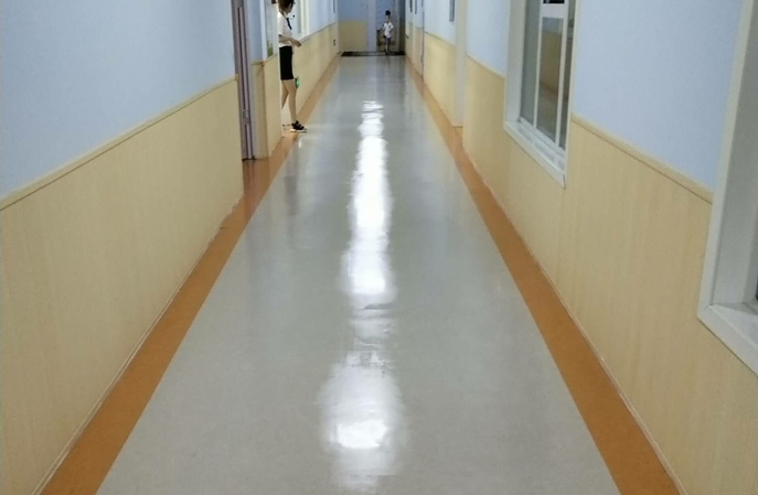塑立得对塑胶地板保养后